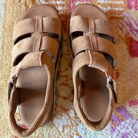 UGG sz 7 womens Goldenstar strap sandal chestnut - Picture 4 of 6